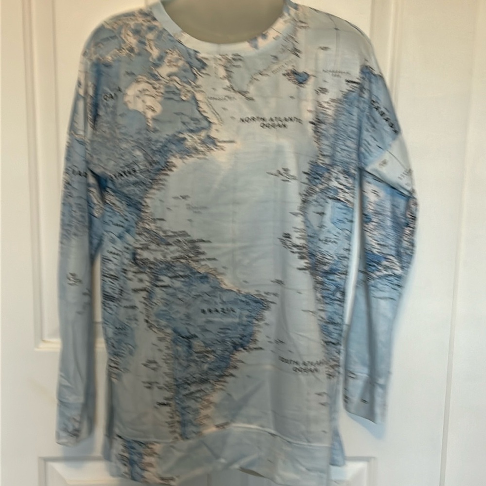 Exclusive sz S Map world Globe LS blue Crewneck GUC B1313